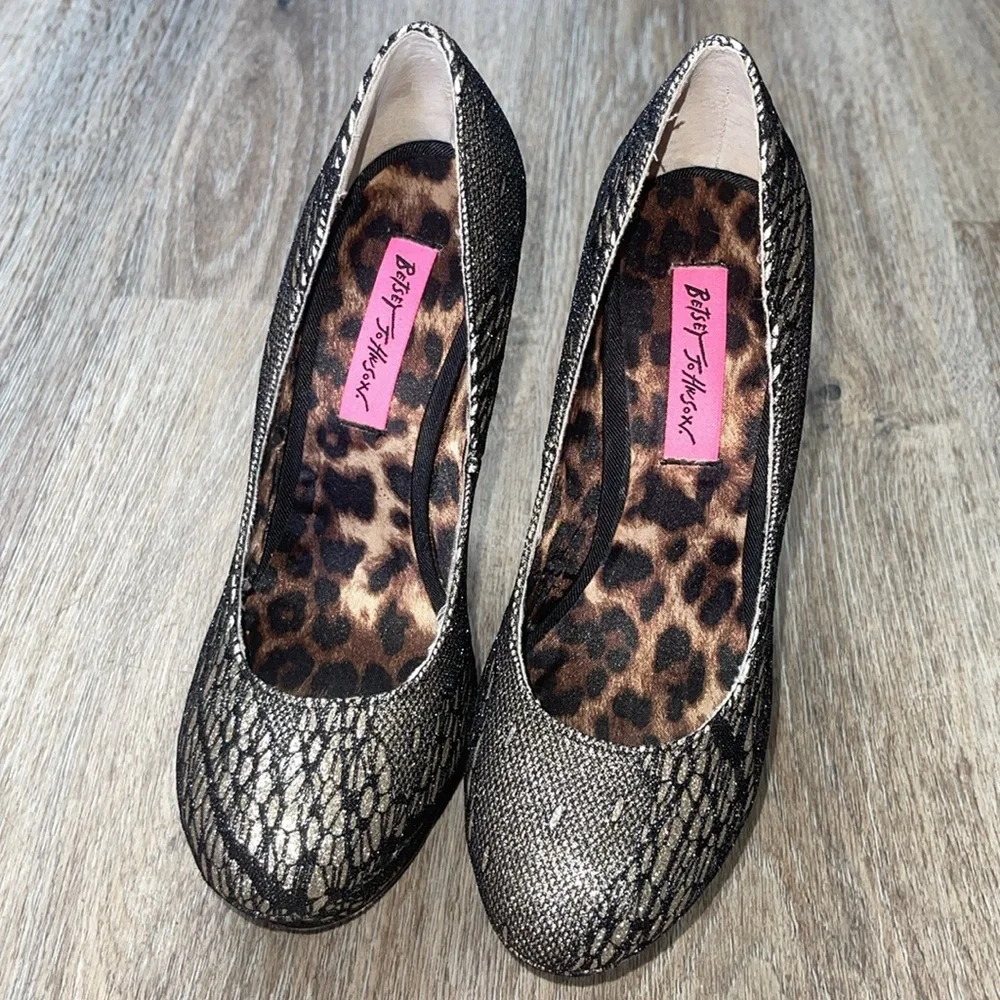 Betsey Johnson Black Lace Platform Heels Size 8 Medium